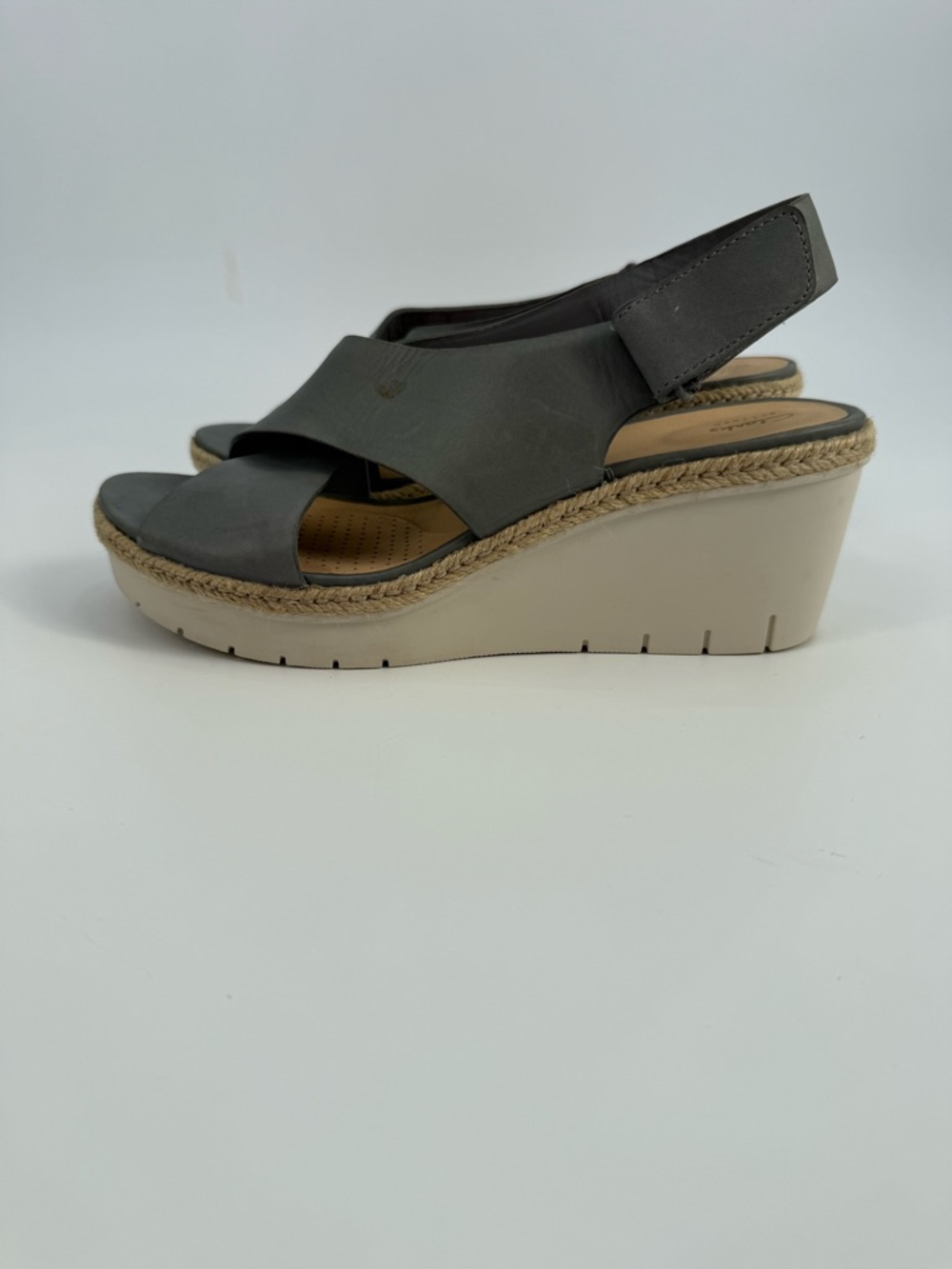 Clarks Artisan Gray Leather Wedge Sandals Slingback Platform Espadrille Style - Picture 3 of 16